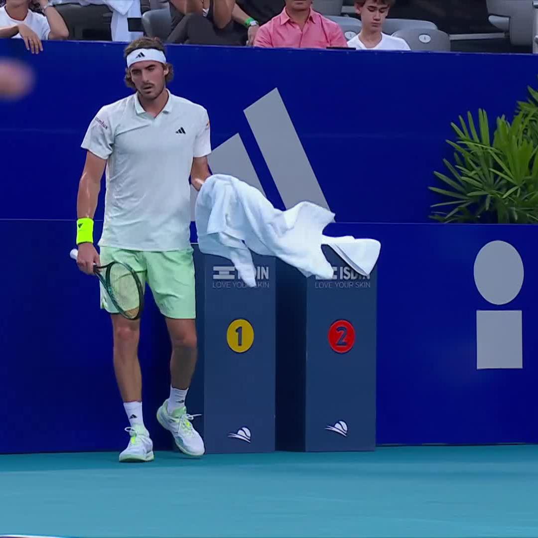 Stefanos Tsitsipas donará 1,000 USD a la reconstrucción de Acapulco por cada ace que haga en el #AMT2024… ¡Y ya empezó! 🥰