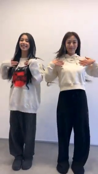 Falling in love all over again with #JIHYO #CHAEYOUNG💕 +*:ꔫ:* 𝐿𝑖𝑠𝑡𝑒𝑛 𝑂𝑁𝐸 𝑆𝑃𝐴𝑅𝐾 *:ꔫ:*+ +*:ꔫ:* 𝐿𝑖𝑠𝑡𝑒𝑛 𝑊𝑖𝑡ℎ 𝑌𝑂𝑈-𝑡ℎ *:ꔫ:*+ #트와이스 #TWICE #지효 #채영