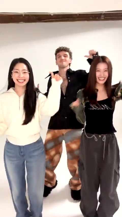 #Lauv 바라바라봐👀💗 +*:ꔫ:* 𝐿𝑖𝑠𝑡𝑒𝑛 𝑂𝑁𝐸 𝑆𝑃𝐴𝑅𝐾 *:ꔫ:*+ +*:ꔫ:* 𝐿𝑖𝑠𝑡𝑒𝑛 𝑊𝑖𝑡ℎ 𝑌𝑂𝑈-𝑡ℎ *:ꔫ:*+ lauv #lookatme #TWICE #트와이스 #SANA #사나 #DAHYUN #다현