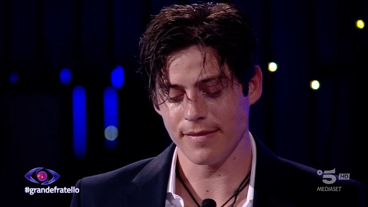 "Siamo molto fieri di te". Le parole che Alessio stava aspettando, ora che è nel cuore della sua avventura a #GrandeFratello