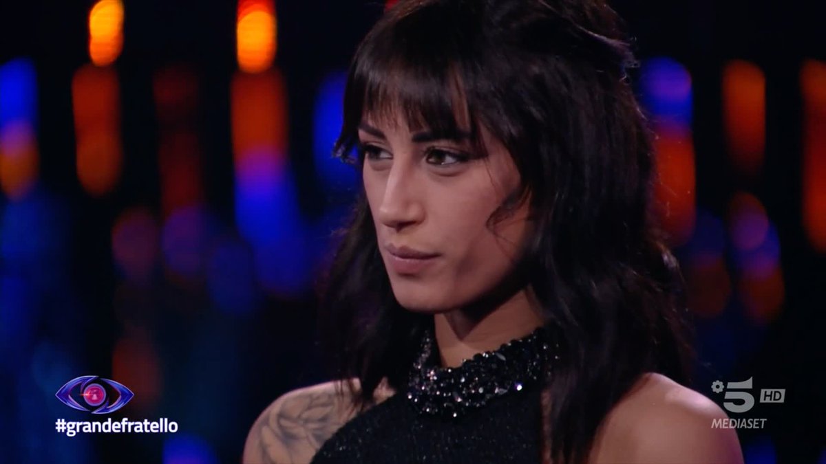 Impossibile trattenere le lacrime, la madre di Paolo ha modo di dirgli quanto lui siia amato. #GrandeFratello