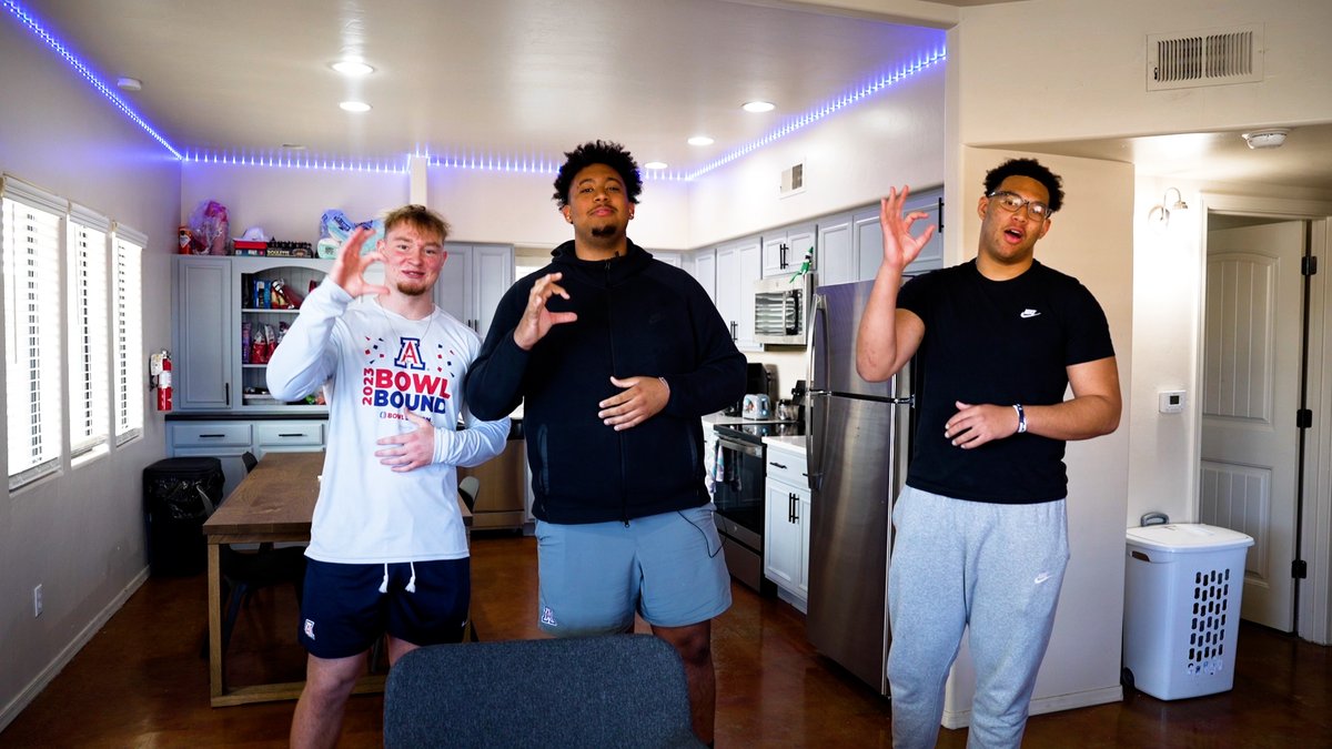 Welcome to our Crib🏠 Freshmen Dominic Hanger, Zarius Wells, and Bryce Echols⭐️ give us a tour of their place.