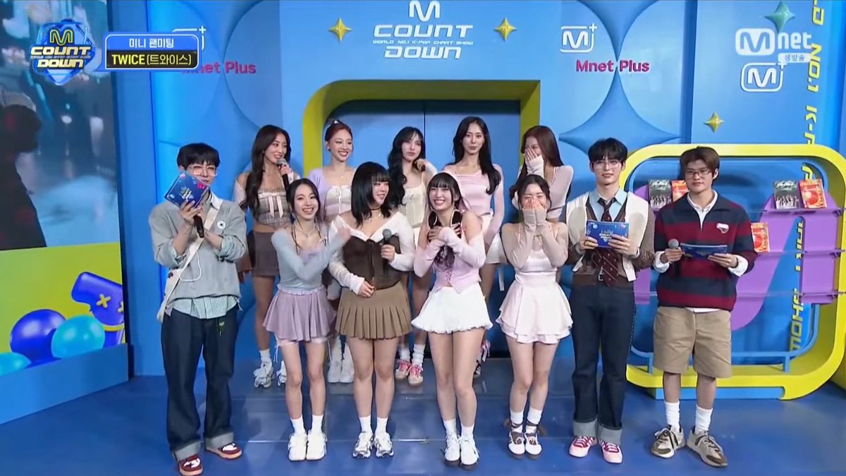 MOMO SHOWING UP LATE SHE'S SO CUTE 😭😭