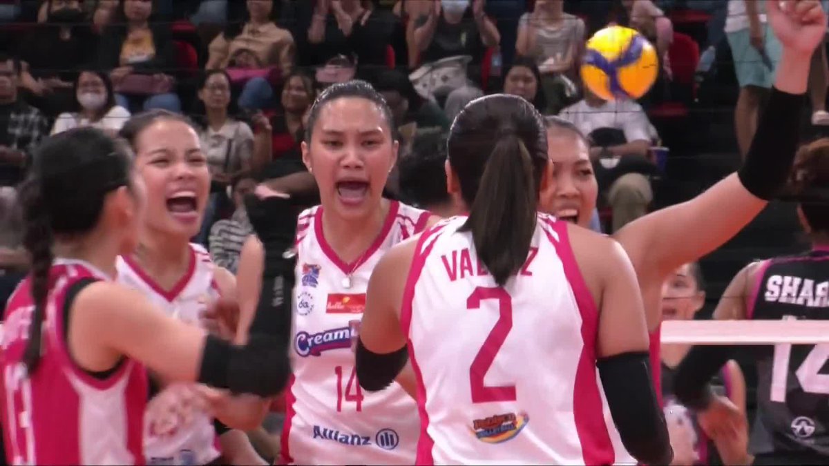 THE B IN BDL MEANS BACK-TO-BACK! 💥 Bea de Leon is making every point matter for the Creamline Cool Smashers with back-to-back points against the Akari Chargers! #PVL2024 #TheHeartOfVolleyball