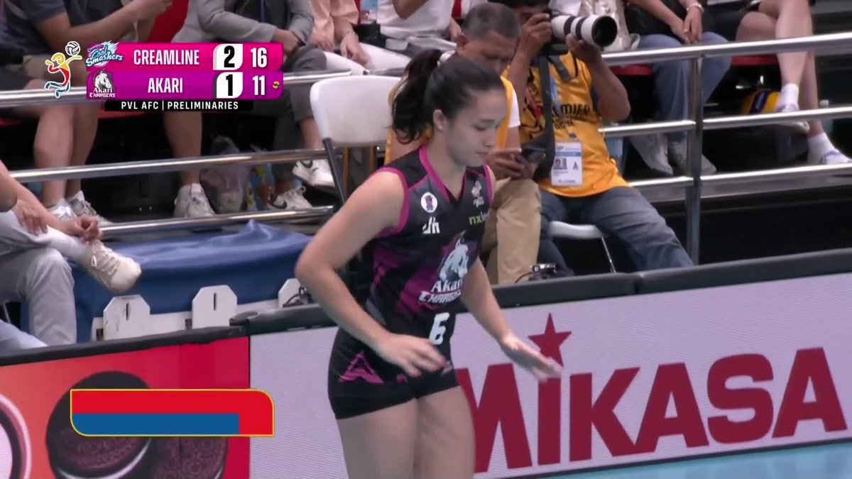 MS. VOLLEYBALL INDEED! 🤾 Tots Carlos sets a new pro-career-high with 30 points and counting for the Creamline Cool Smashers as they pull away from the Akari Chargers in the fourth set! #PVL2024 #TheHeartOfVolleyball