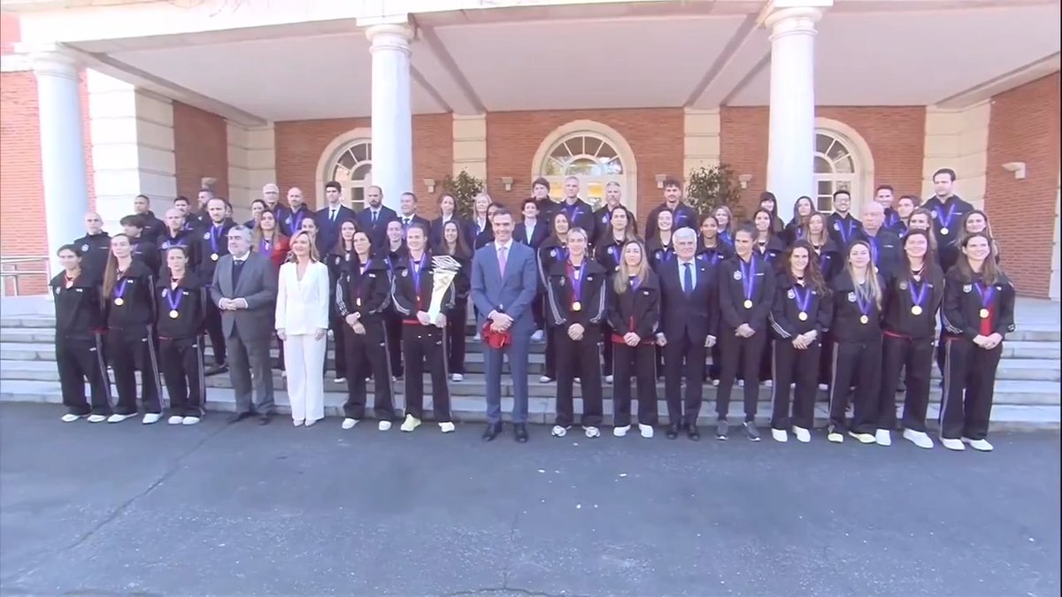 Es un orgullo recibir a todo el equipo de la Selección Española Femenina de Fútbol tras ganar la Nations League. ¡Muchas felicidades por vuestros éxitos! Gracias por llevar al fútbol y al deporte español a lo más alto. Sois un orgullo para España. ¡Ahora, a por los Juegos de #París2024!