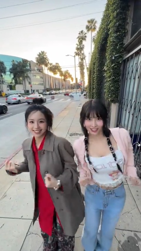 vibin in LA🌴I need to feel your rush🎵 💥 Listen ONE SPARK ❤🔥 Listen With YOU-th #TWICE #트와이스 #MOMO #모모 #CHAEYOUNG #채영 #WithYOUth #ONESPARK #RUSH