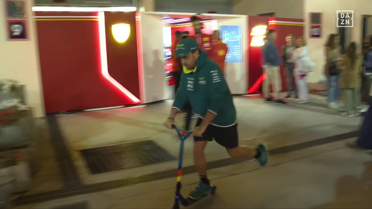 JAJAJAJAJAJA NO PUEDO CON ALONSO Y EL PATINETE