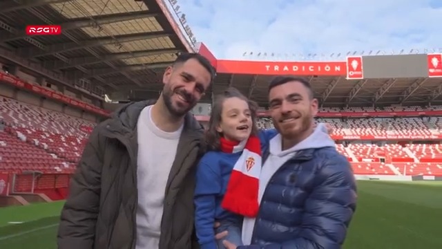 ✨ Pablo Insua y Víctor Campuzano sorprendieron a Deva, diagnosticada con Síndrome de Angelman, en un emotivo encuentro en El Molinón. En el #DíaMundialEnfermedadesRaras y siempre, apoyemos la investigación para un futuro mejor👦🏻👧🏽 Ganar Sirviendo Foundation #MareaRojiblanca
