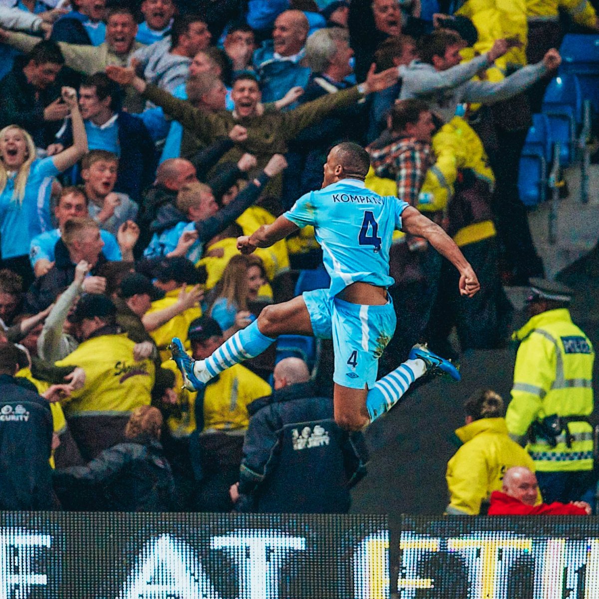 𝗜𝗖𝗢𝗡𝗜𝗖 🤩 Vincent Kompany's thumping header secured the three points against United back in 2012 💥
