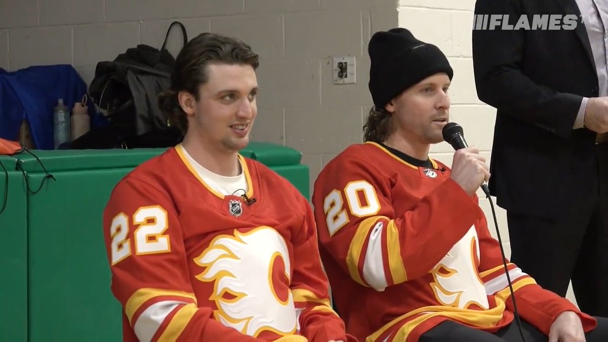 📚 worms! Jakob Pelletier and Blake Coleman stopped by a local school to visit with students and promote our Reading ... Give It A Shot! program!