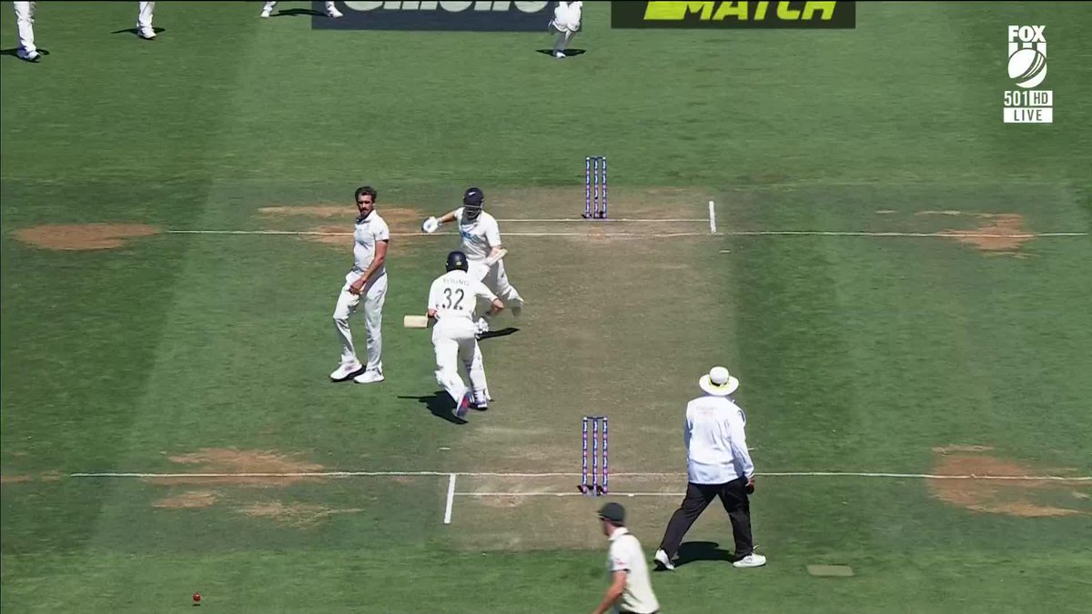 Nightmare for the Kiwi gun! Run out after some mid-pitch chaos! #NZvAUS