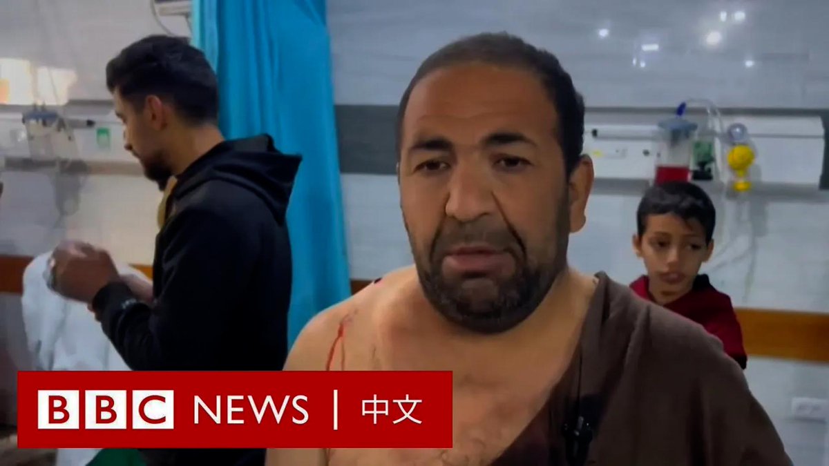 “我们用血换来这些物资。” 周四(2月29日),有超过100人据报在加沙城西部等待粮食援助时丧生。 以色列军方和哈马斯卫生官员说,载有援助物资的卡车驶过时,以色列军队向聚集在车队周围的巴勒斯坦人开火,但双方对于大量人员伤亡的原因说法不同。 以色列称很多死者是踩踏致死,但哈马斯称有“不可否认”的证据证明以军向民众直接开火。
