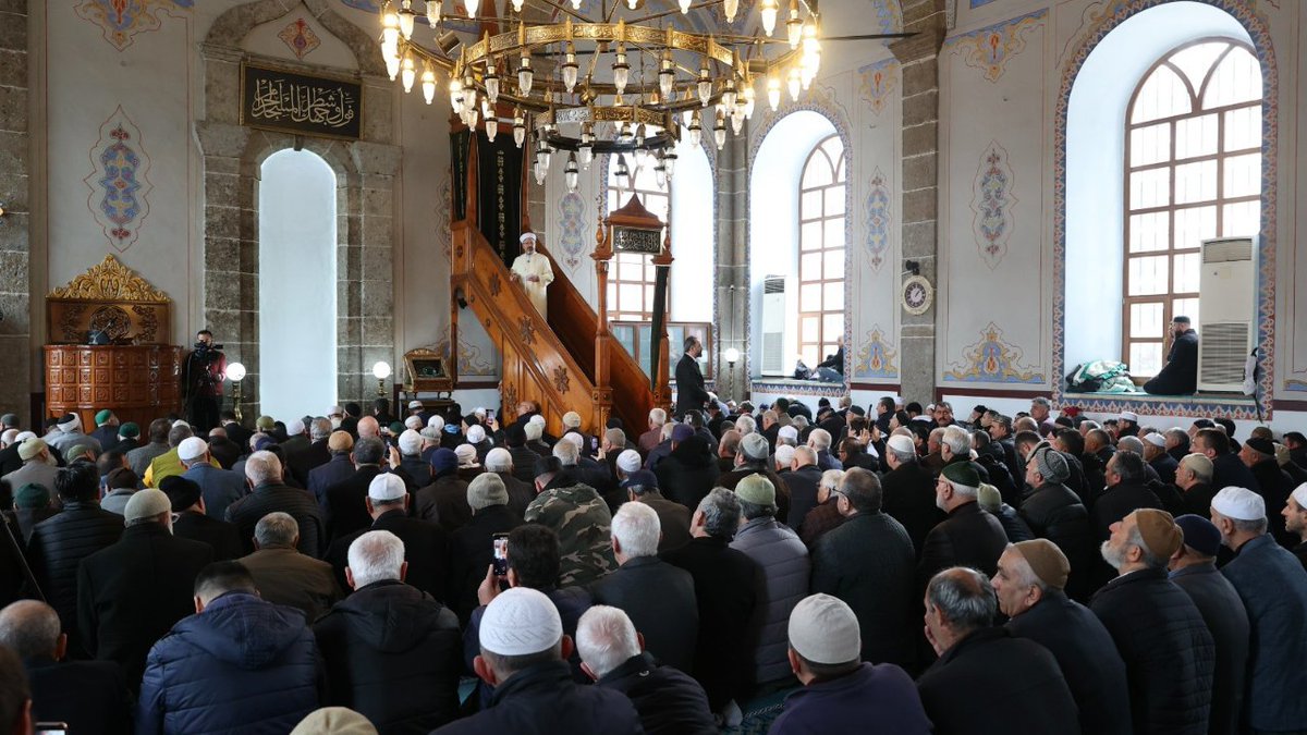 Alkol ve bağımlılık yapan bütün zararlı alışkanlıklar, modern çağın insana kurduğu ölüm tuzaklarıdır. Kalbi öldürür, aklı öldürür, zihni öldürür hatta bedeni öldürür.