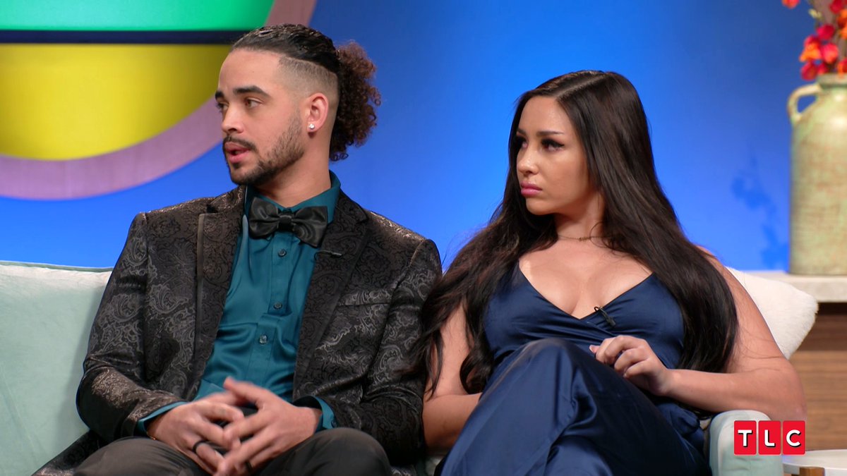 The cast has a lot of questions for Rob about his "online cheating." Tune in to the #90DayFiance Tell All, Sunday at 8/7c, to see what he has to say.