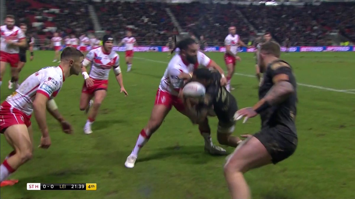 "That is two HUGE men going at it" 💪 What a hit from Konrad Hurrell!