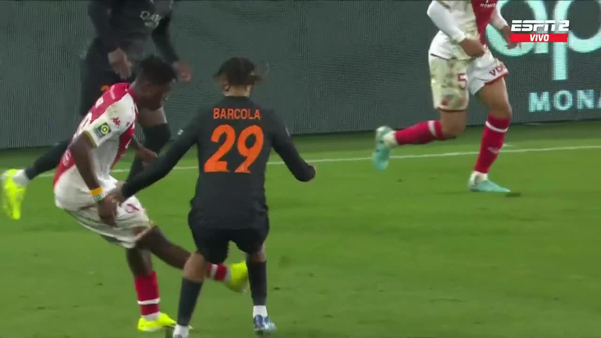 El que se puso nervioso ante la presión del PSG fue Wilfried Singo 🤯