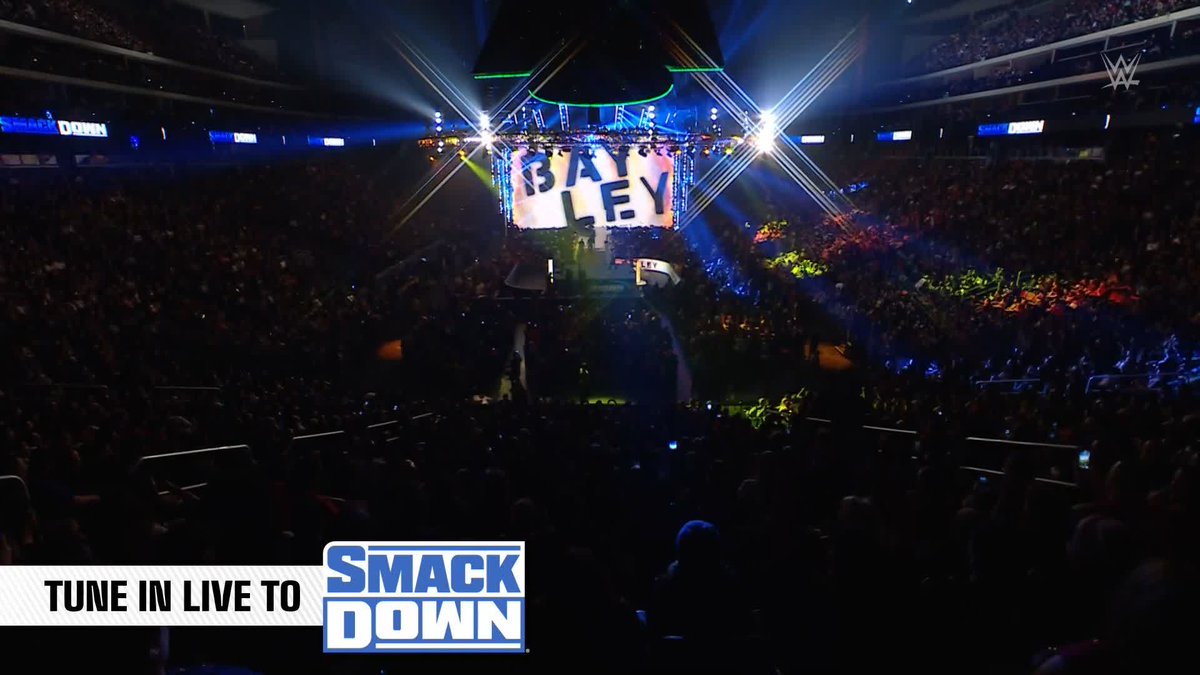 What a sight to see 🙌 Welcome back, 𝖈𝖍𝖆𝖗𝖑𝖎𝖊𝖌𝖎𝖗𝖑 🎮! Bayley #SmackDown