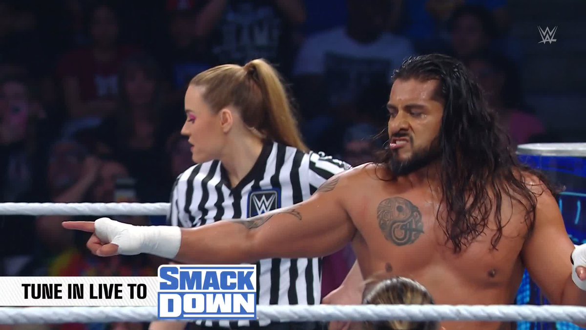 REY MYSTERIO IS BACK!!! And he just pulled a fast one on Legado Del Fantasma 🤯 ♛Rey Mysterio❔ #SmackDown
