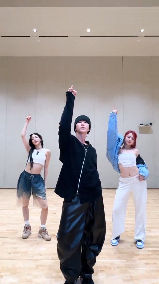 🐯#SEVENTEEN #세븐틴 #HOSHI #호시 makes it look EASY🐹 #EASYStepsChallenge #HeroSteps ▪️ ▪️ ▪️ #LE_SSERAFIM #르세라핌 #HUHYUNJIN #허윤진 #KAZUHA #카즈하 #LE_SSERAFIM_EASY #MakeItLookEasy
