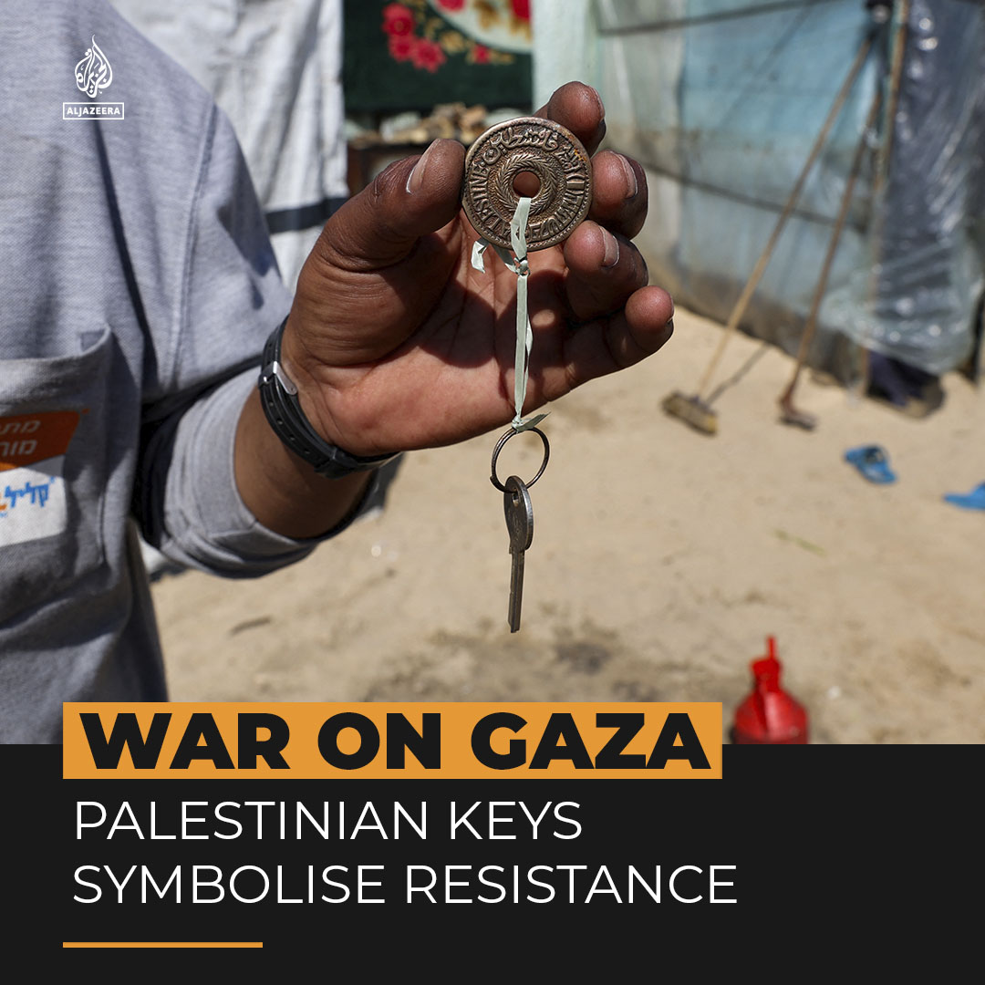 Palestinians forcibly displaced by Israel’s war on Gaza are holding onto keys from their damaged or destroyed homes as a symbol of one day returning to their land. For many, it’s a tradition that their grandparents started during the Nakba in 1948 ⤵️