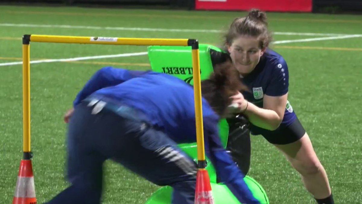 🏉 #RencontresàXV | Une première en France pour un club d'Elite 1, le Stade Villeneuvois Lille Métropole proposent à ses joueuses de signer des contrats professionnels. 🔝 Une grande avancée pour ces femmes qui doivent allier rugby et travail afin de gagner leur vie.