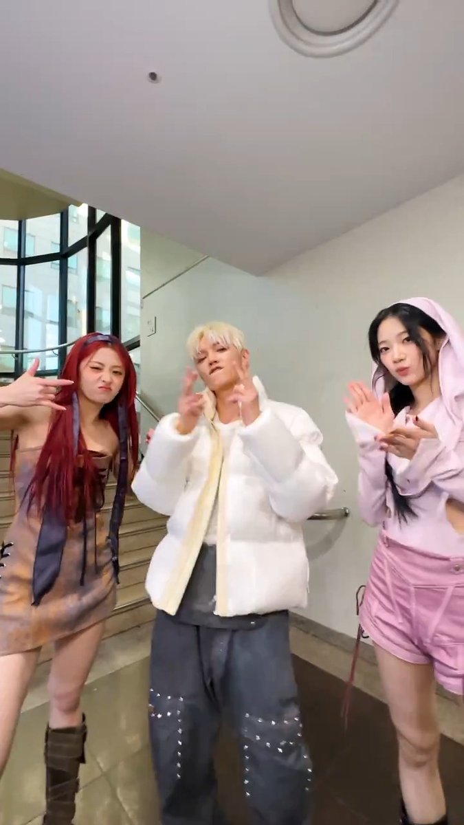 💚#NCT #NCT127 #TAEYONG #태용 makes it look EASY🌹 ▪️ ▪️ ▪️ #LE_SSERAFIM #르세라핌 #HUHYUNJIN #허윤진 #KAZUHA #카즈하 #LE_SSERAFIM_EASY #MakeItLookEasy