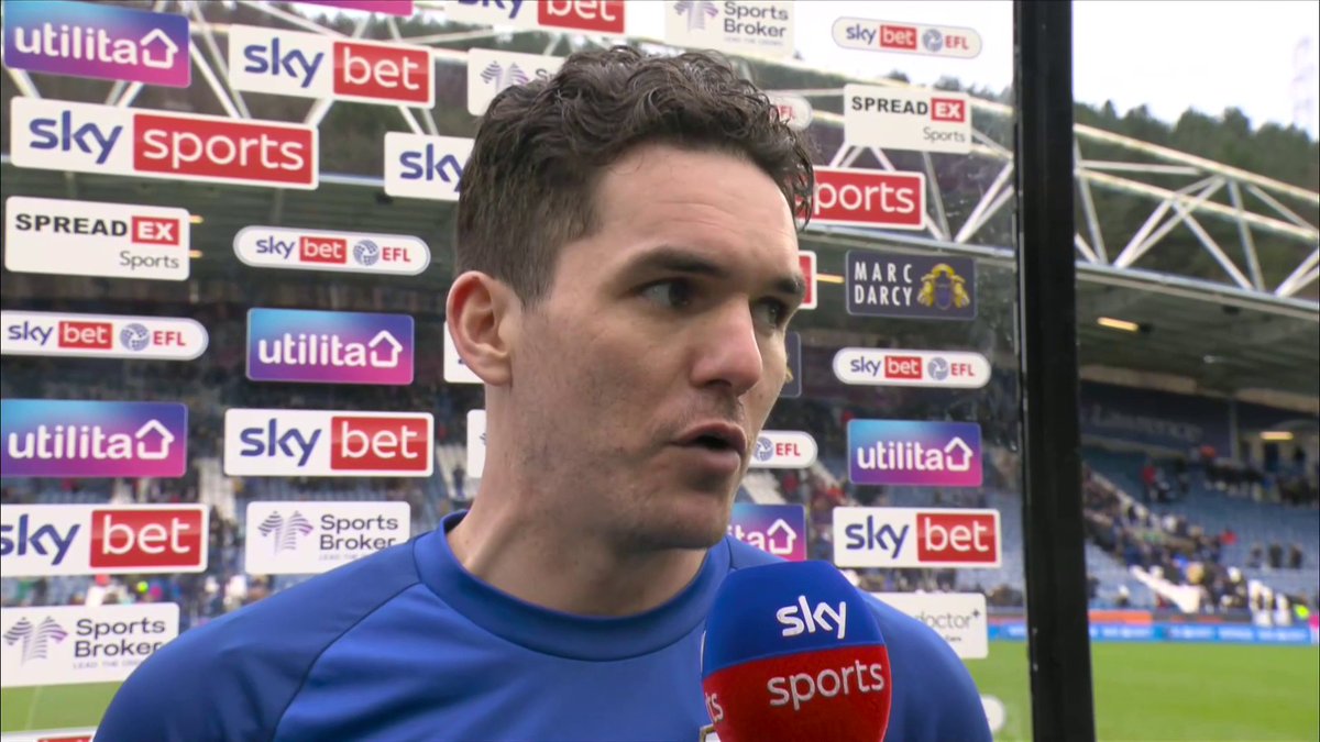🗣️ "I feel like we were against the referee today!" Huddersfield's Lee Nicholls wasn't best pleased with the officiating in their 1-1 draw with Leeds but is happy with the outcome 🤝