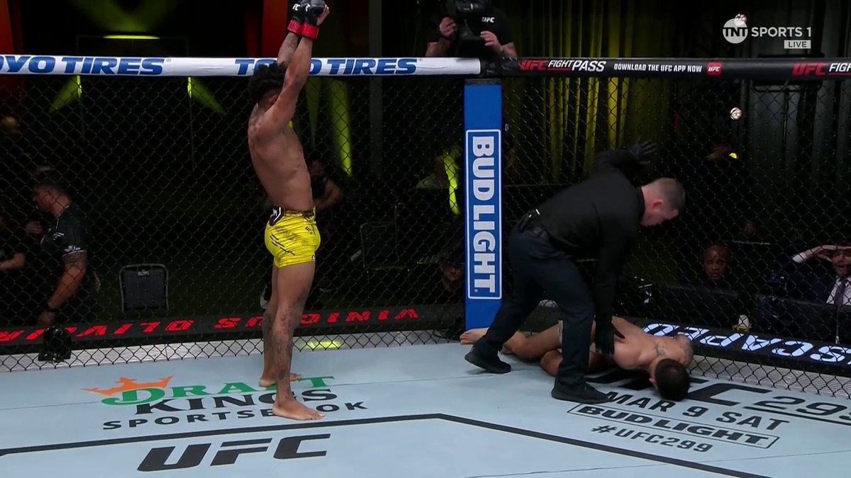 KN😲CKED 😱UT C😵LD! Vinicius Oliveira lands the flying knee knockout! 🤯 #UFCVegas87 | Live on TNT Sports &amp; discovery+