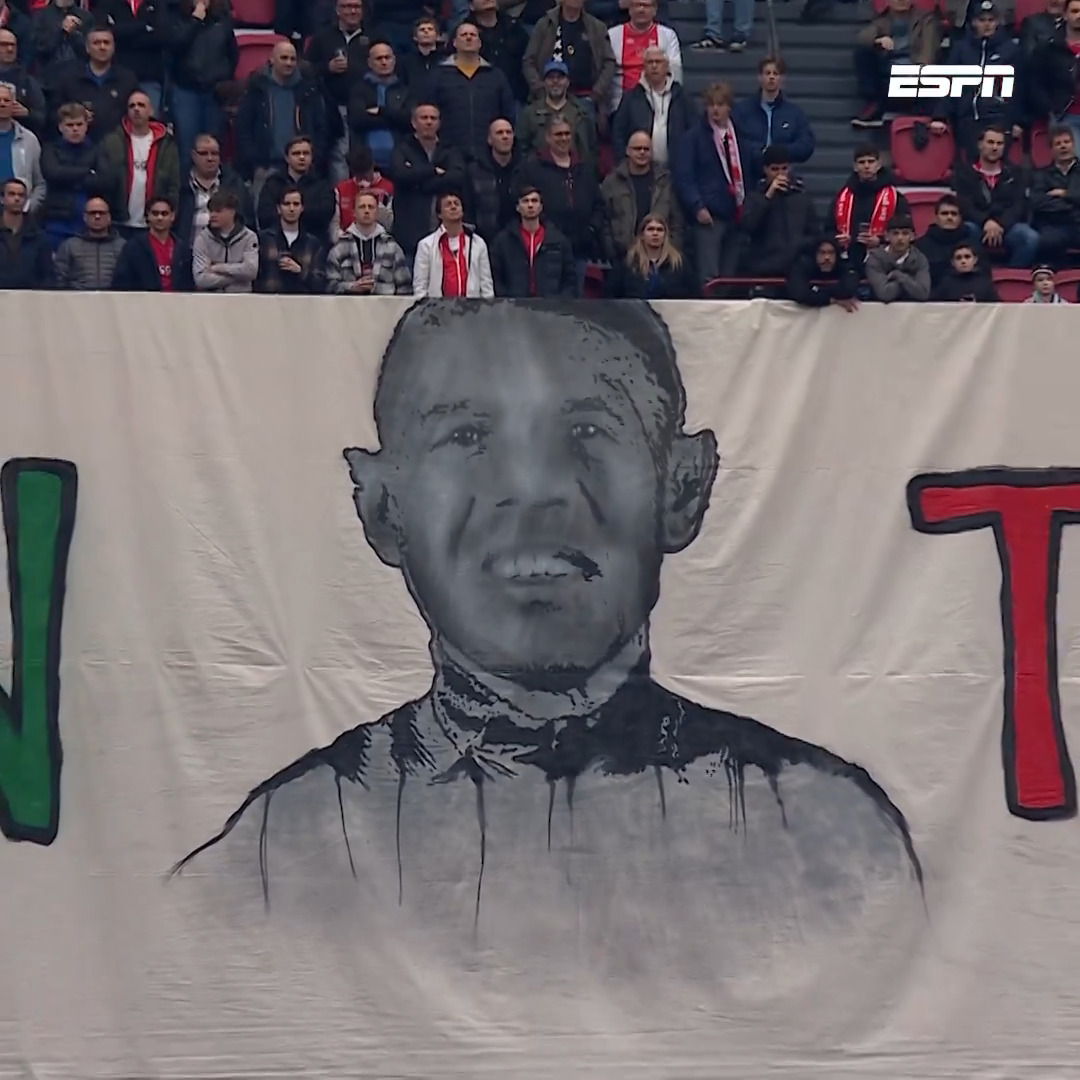 Prachtig eerbetoon voor AFC Ajax-clubicoon Simon Tahamata 👏 #ajautr