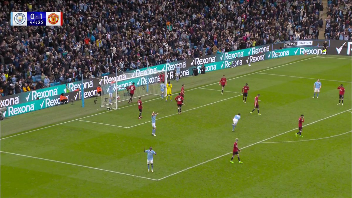 HOW has Haaland missed that? 😮