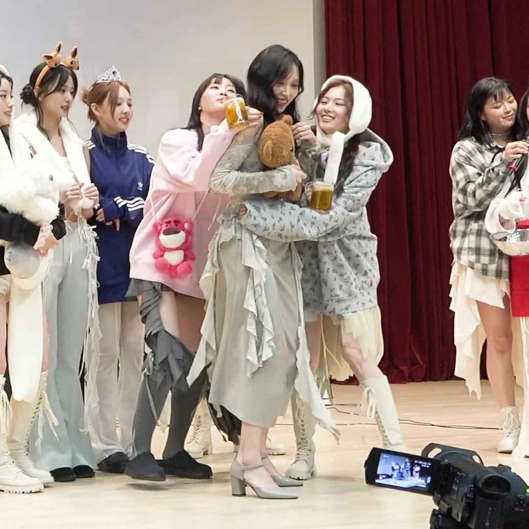 Sana and Momo pretending to be drunk and clinging to Mina 😭😭