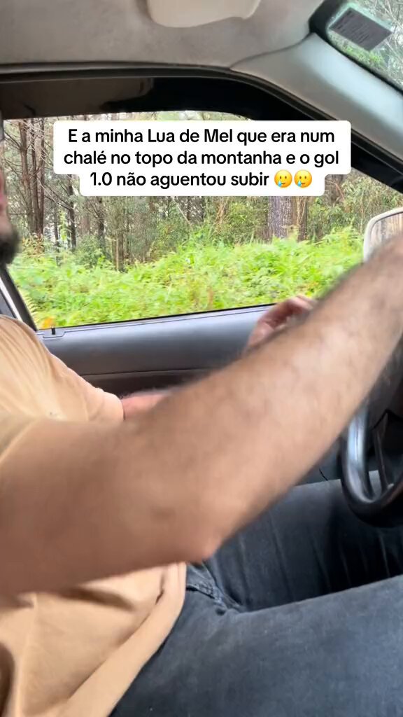 ⏯️ Tudo o que um casal não quer na lua de mel é passar por perrengue, mas não foi o que esses recém-casados enfrentaram ao subir a serra para curtir as núpcias. Giih Bordinassi e seu marido estavam a bordo de um Gol 1.0, mas o veículo não aguentou a subida e o desespero bateu.