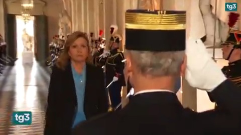 Il diritto all'aborto nella costituzione. La Francia primo paese al mondo a fissare questo principio. Lo storico voto del parlamento riunito in seduta comune a Versailles.