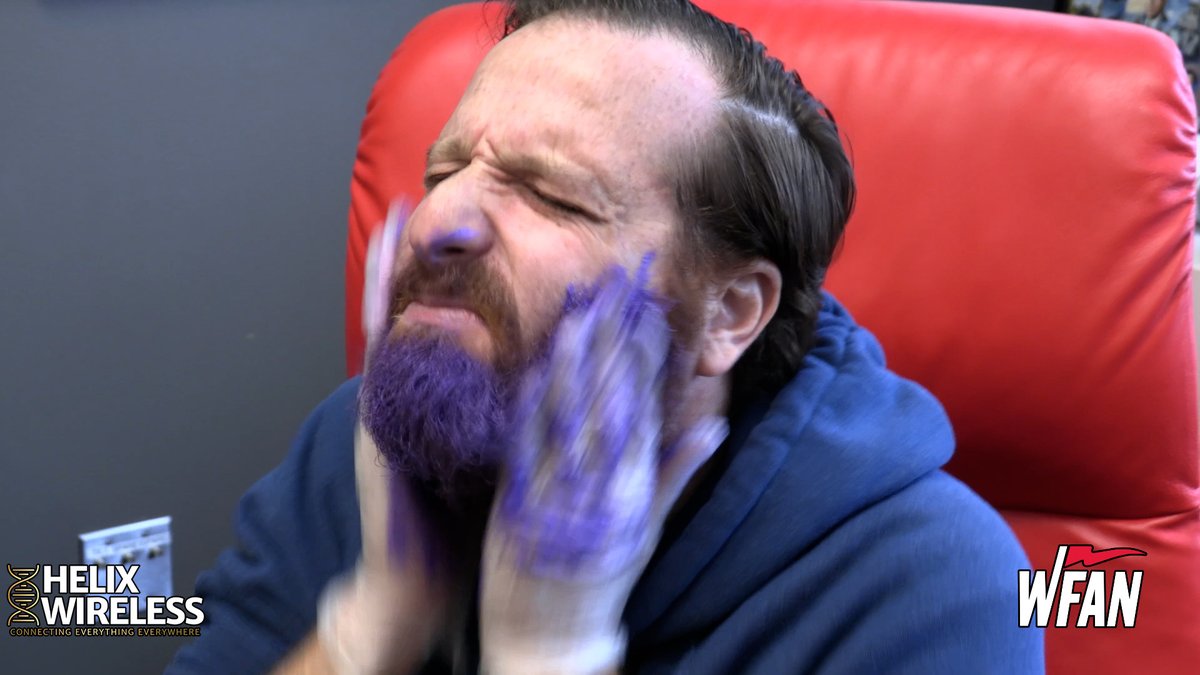 Day one of Evan Roberts dying his beard a different color for 15 straight shows 🤣 Evan and Tiki