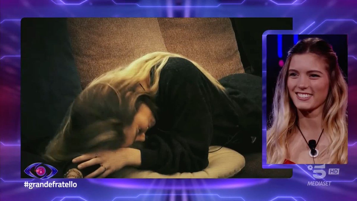 Quel filo invisibile che collega Anita e Alessio... c'è attrazione? Qualcosa si sta muovendo... #GrandeFratello