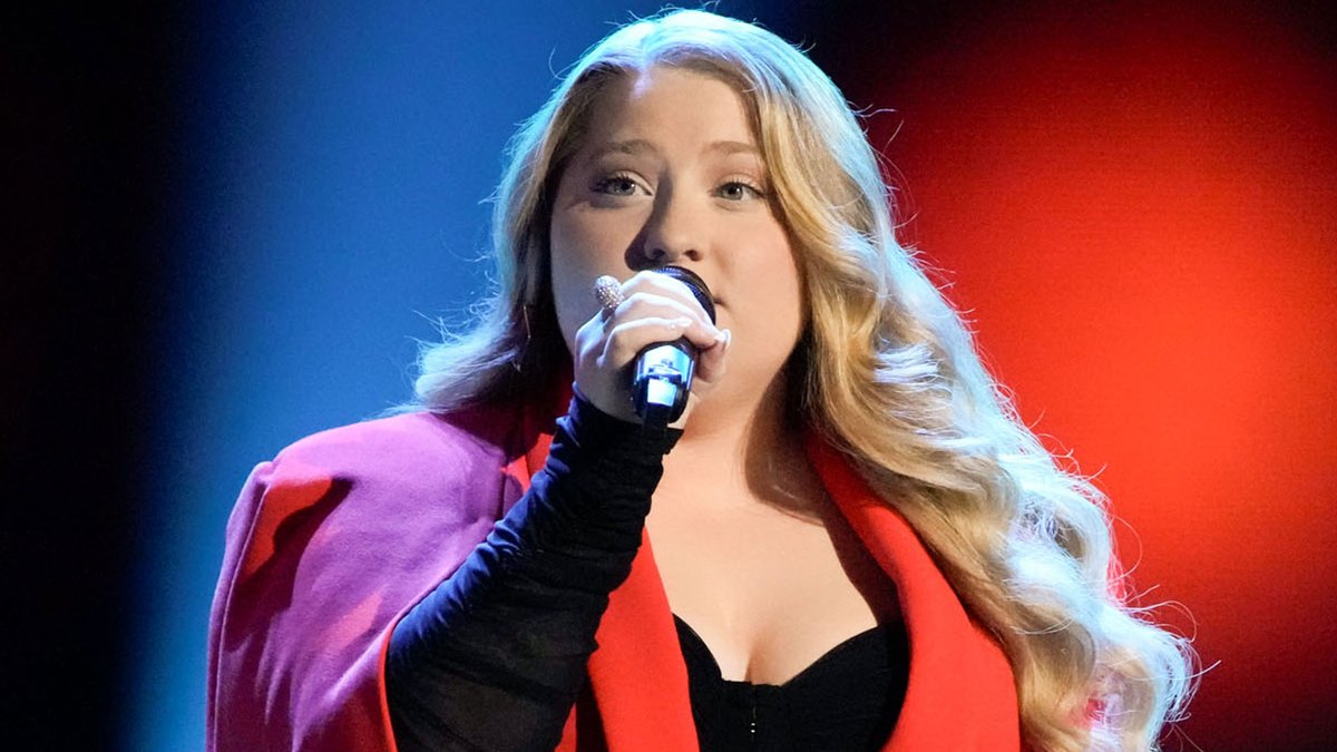 .JackieRomeoMusic reworks Miley Cyrus' hit "Flowers" with a completely unique edge on #TheVoice. 💐
