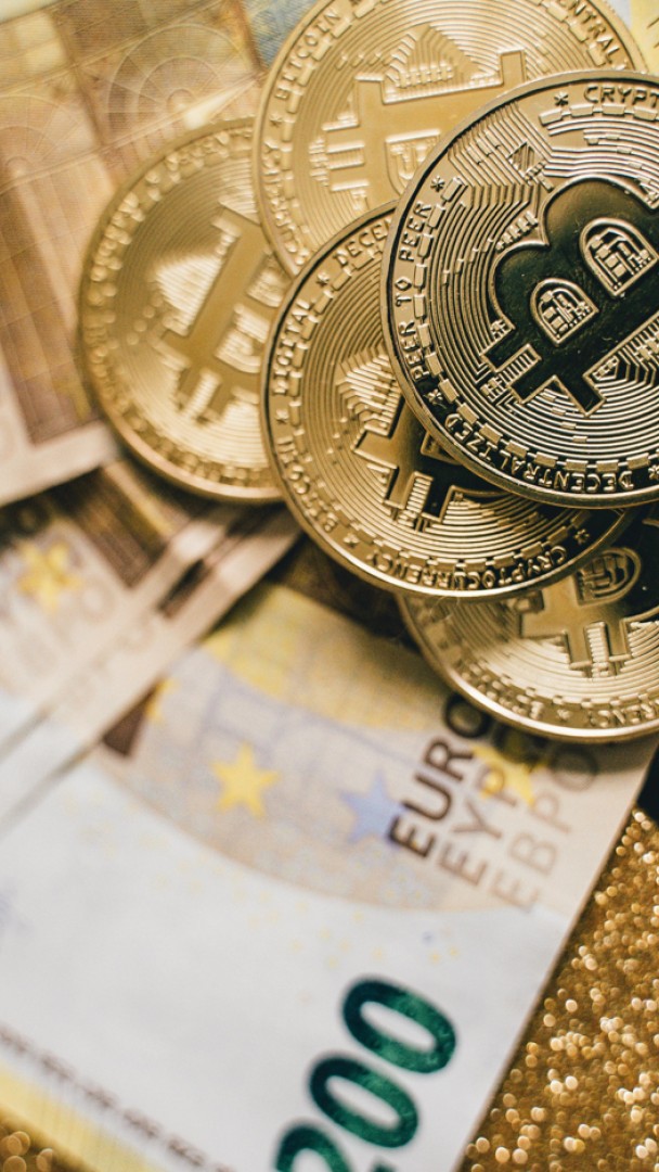 "Dès que je gagne de l'argent en #euros, je le convertis en #bitcoins " 💰 Eric Larchevêque, fondateur de Ledger, était l'invité de @BFMCrypto où il a exprimé la confiance qu'il accorde au bitcoin,contrairement à l'euro ou au #dollar envers lesquels il affiche une certaine méfiance