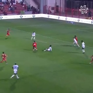 لاعب ضد لاعب 🤔 نكودو دائمًا يمر 🇨🇲 #دوري_روشن_السعودي | #yallaRSL | نادي ضمك السعودي