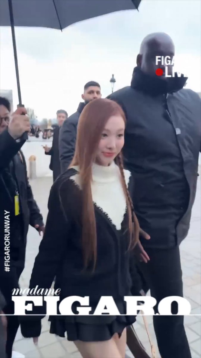 SUPERSTAR NAYEON HAS ARRIVED SHE LOOKS SO GOOD #NAYEONxLVFW24 #LVFW24
