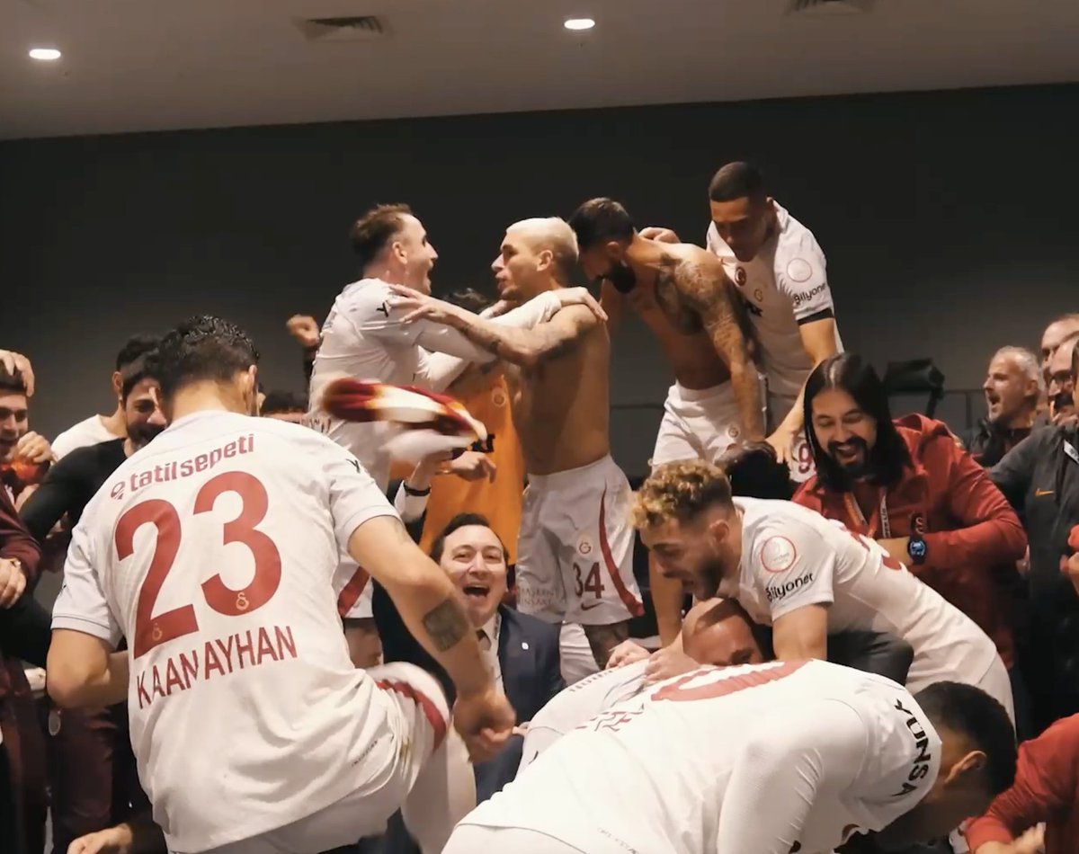 🎥 #ArkaPlan | Beşiktaş - Galatasaray maçının öncesi ve sonrasındaki en özel anlar şimdi Galatasaray YouTube Katıl'da yayında! 🦁 📲 Sen de hemen KATIL, en özel içerikleri ve hiçbir yerde görmediğin özel anları izle! ✅ ▶️