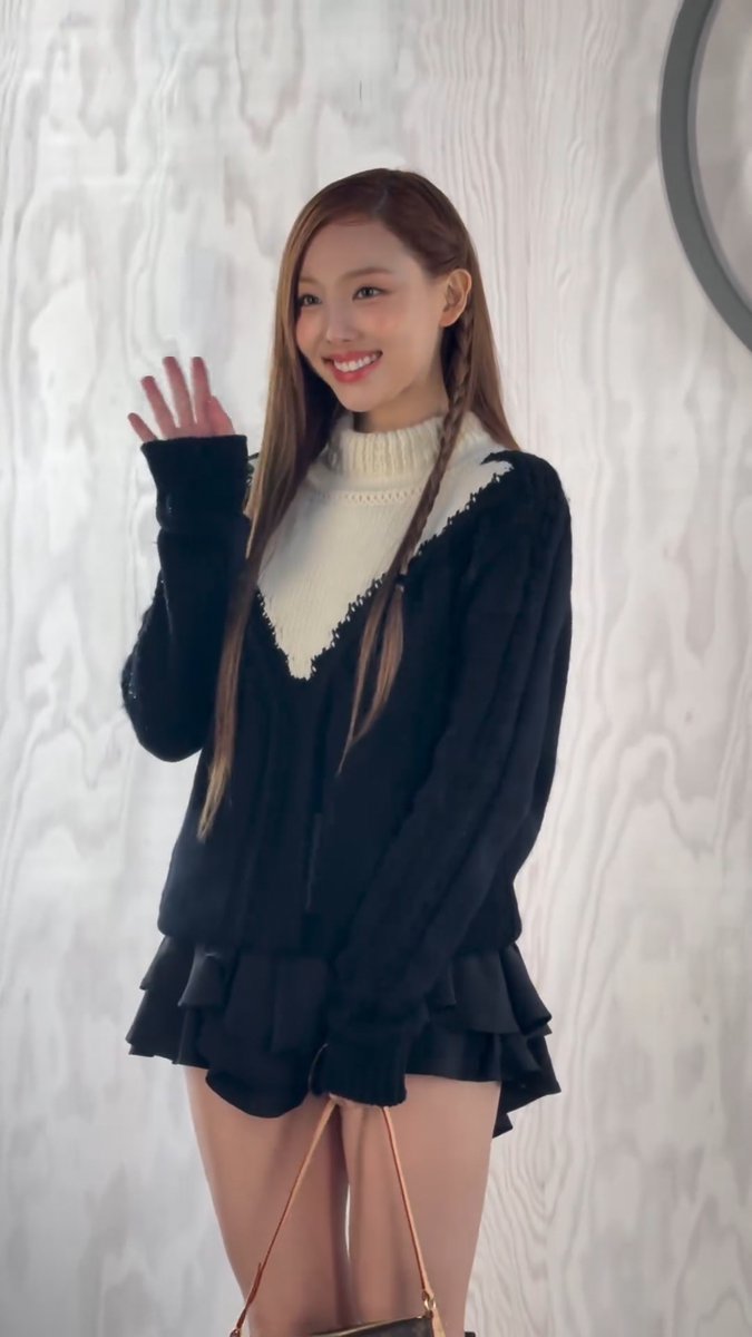 IM NAYEON at the Louis Vuitton Show! #NAYEONxLVFW24 #LVFW24