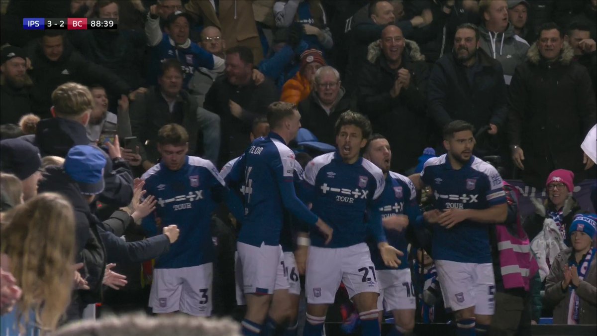 ABSOLUTE SCENES at Portman Road! 🔥 Leif Davis gives Ipswich Town the lead in the 89th minute! 😱