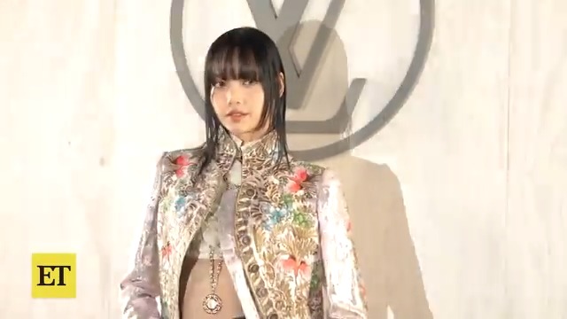 #BLACKPINK's Lisa steals the spotlight at the Louis Vuitton Womenswear show during #ParisFashionWeek. #LVFW24
