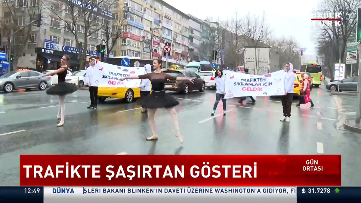 Trafik stresine karşı bale gösterisi... Caddeye çıkan balerinleri görenler şaşkına döndü. Beyza Yüksel ve Kameraman Emre Altun'un haberi.