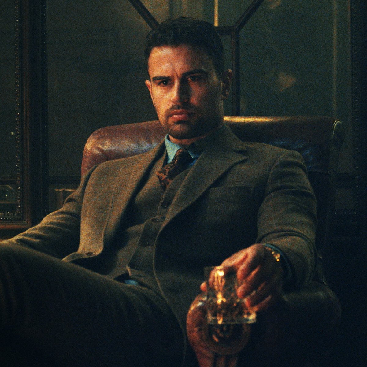 Gentlemen always arrive loaded. Guy Ritchie’s new series THE GENTLEMEN is now playing on Netflix