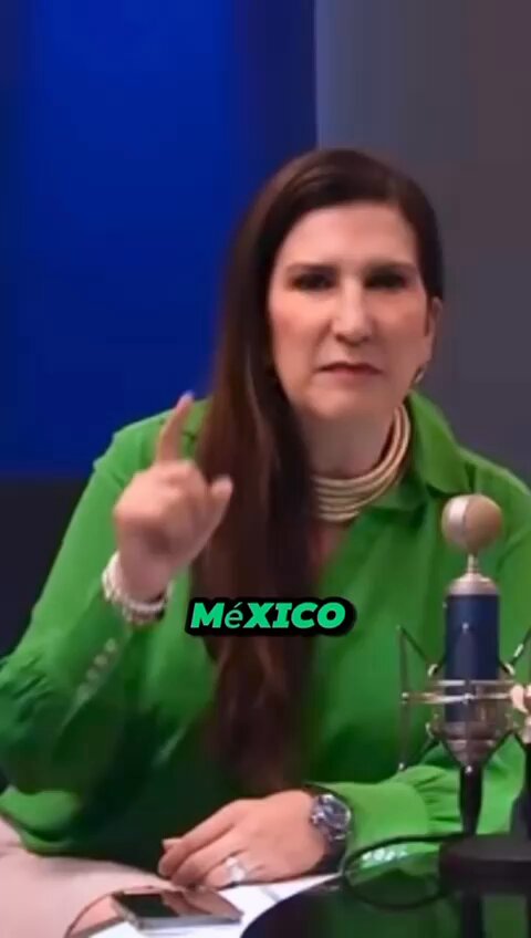 Este portazo a Palacio Nacional es un portazo de TODO MÉXICO que reclama a Andrés Manuel todo lo que prometió y no ha cumplido. AMLO lucró con la tragedia de los normalistas de #Ayotzinapa. Urge un #MxSinMiedo donde haya JUSTICIA.
