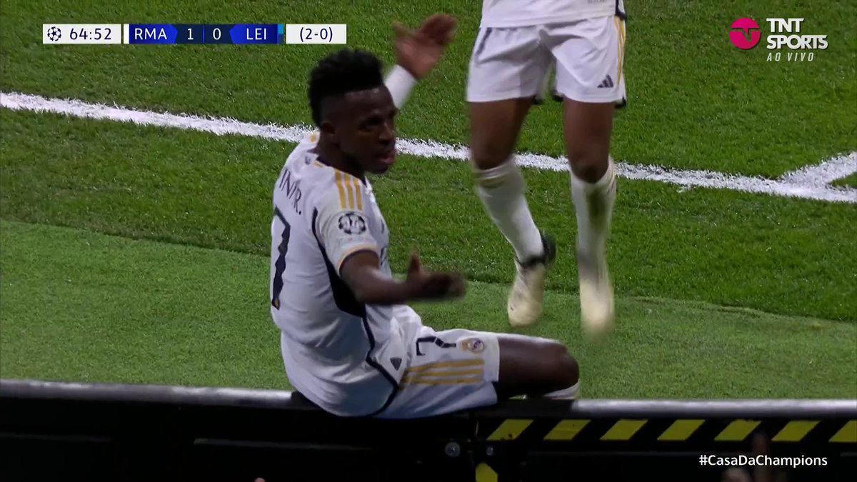 PUTA QUE PARIU, QUE GOLAÇO DE VINI JR Kroos antecipa o passe, lança Bellingham O inglês carrega, Vini faz o facão e recebe a assistência para um golaço VINI JR SEGUE VOANDO NA CHAMPIONS