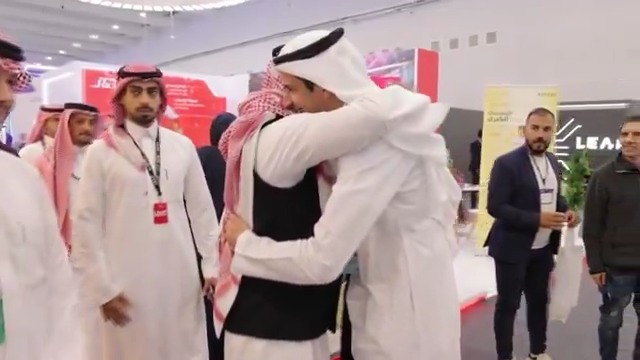 تشرفنا بزيارة معالي وزير الاتصالات وتقنية المعلومات وزارة الاتصالات وتقنية المعلومات المهندس عبدالله عامر السواحهAbdullah Alswaha لمساحة سلة في #LEAP24 كلمات عظيمة، تجعلنا نشعر بمسؤوليتنا تجاه المستقبل.. #سلة #مستقبل_التجارة