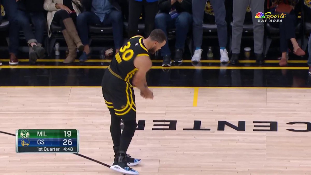 Steph broke out a golf celly ⛳😂